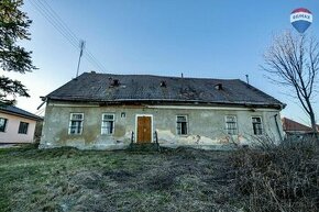 NA PREDAJ: Zemianska kúria s praktickým pozemkom v Hruboňove
