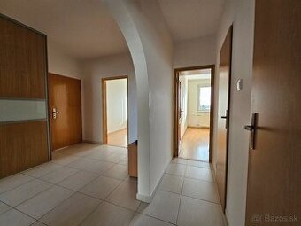 NA PREDAJ 3-izbový byt s loggiou, ILAVA - Kukučínová ul.