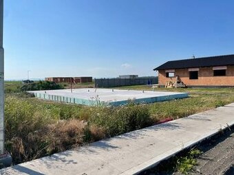 Na predaj - Pozemok pre rodinný dom so základovou doskou