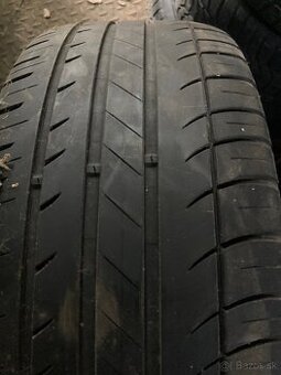 215/45R18