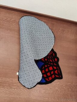 Ručne tkaný vlnený koberec s motívom Spidermana
