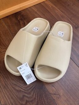 Adidas Yeezy Slide šľapky / papuče veľkosť 43 béžová