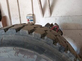 Predam zaberove pneu 315/80 R22.5