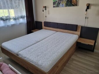 Manželská posteľ 180x200 + komoda+ matrace + nočné lampy