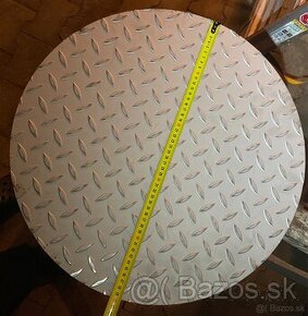 Protišmykový plech. Kruh nerez priemer 500 mm, hrubka 4+1 mm