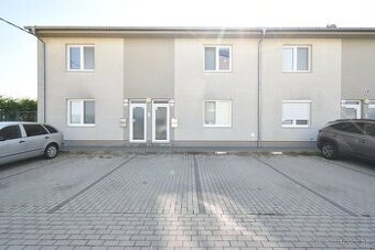 Príjemný 2-izbový byt vo Viničnom s vlastným parkovacím mies