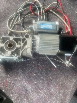 Elektromotor s prevodovkou - 1