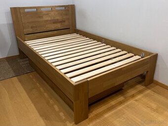 Masívna buková posteľ s UP zásuvkou a matracom