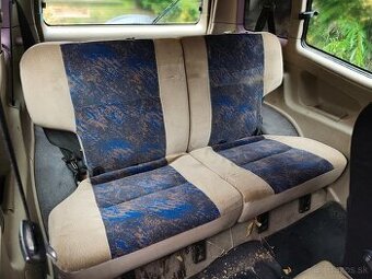 Zadné sedadlá nissan terrano