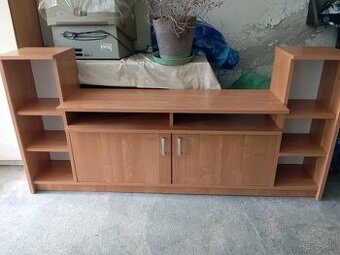 Skrinka pod televízor