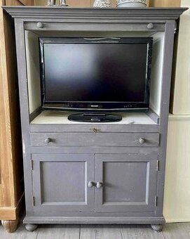 Komoda  na tv, drevo, úprava šedou farbou, bazár v 152 cm, s
