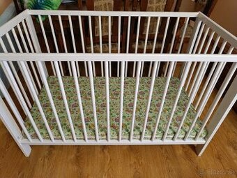 Drevená detská postieľka