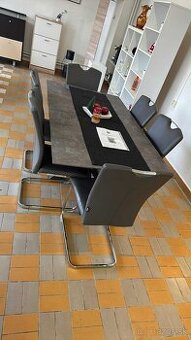 Jedálenský stôl + 6 stoličiek