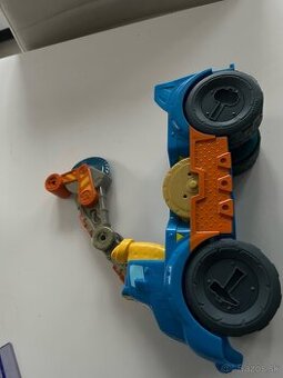 Žeriav s vykrajovackami na plastelínu