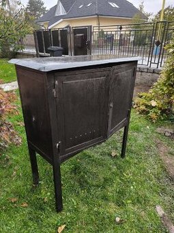 Kovovy domček búdka