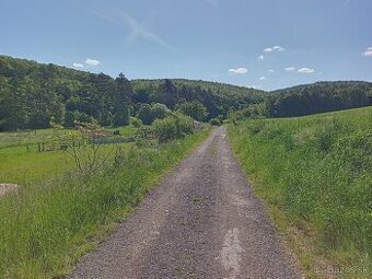 Predám slnečný stavebný pozemok v tichej lokalite – Kolačno