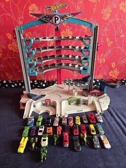 Garáž Hot Wheels s autíčkami