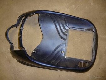 Aprilia Scarabeo 125, 150, 200. Maska.   Rok 2000