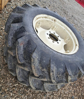 Predam nafukany par kolies 14-9x28 dezen pneu 90%traktor Zet