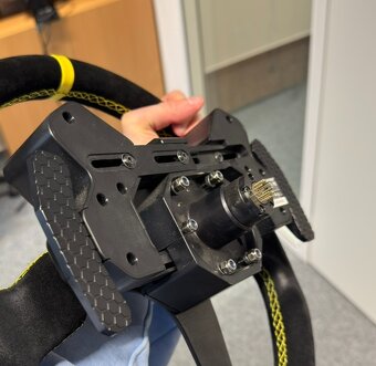 Fanatec CSL Elite Hub+ Alcantara/Vymena za DD Pro zakladnu