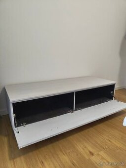 Komoda, skrinka pod TV