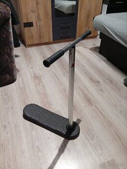 Tramp scoot