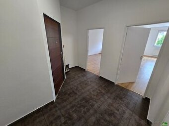 Atypický super byt kompletka s loggiou, pivnicou odporúčam