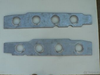 Plech pod přední sedačku - zadní svislá část pravá/levá