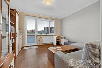 BOSEN | Na predaj zariadená garsónka s loggiou Rovniankova u
