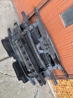 VW touran 1.6 fsi predné čelo