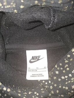 Dievcenska mikina Nike ,nove ,nenosene,bez vysacky,