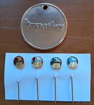 Doprastav - retro kľúčenka z ubytovne a 4 odznaky