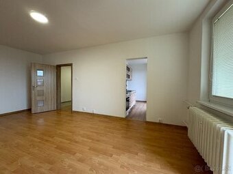 DOSTUPNÝ: 1-izb. byt s 2 lodž., 51 m2, sídl. Mier, SNV
