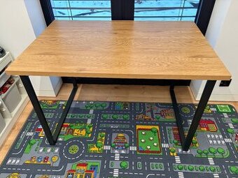 Jedálenský stol drevenny