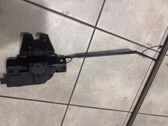 Predám zámok na BMW 5