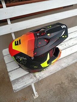 Kvalitná prilba SHOT červená žltá