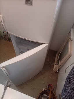 Predam chladnicku s mraznickou WHIRPOOL