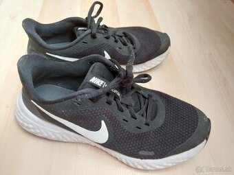 Tenisky Nike Revolution, 38