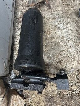 Hydraulický piest, kiper, mailer