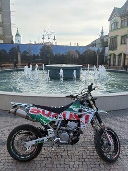 Suzuki DR-Z400SM 2005 – Akrapovič – 24 000 km – 3× plasty
