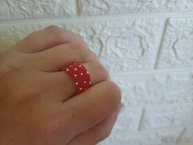 Červený korálkový prsteň v.55