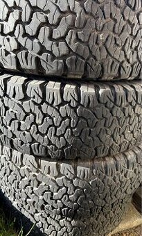 Preumatiky 285/70-R17
