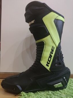 Predám unisex - dámske /pánske čižmy veľkosť 42