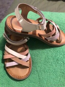 Sandalky 28/6e,Geox 29/11e.