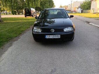 Predám Volkswagen Golf 1.6 Benzim 77 KW