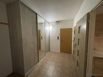 Na predaj priestranný 2-izbový byt v centre mesta