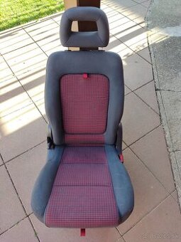 Predám integrovanú autosedačku