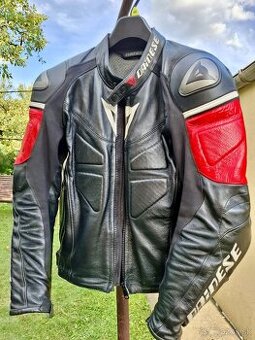 Dainese Avro C2 v čierno-bielo-červenej farbe