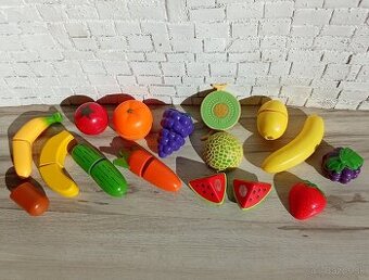 Krájacie plastové a drevené ovocie a zelenina