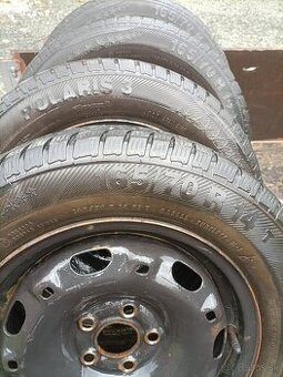 Predám zimné pneu na diskoch 165/70 R 14